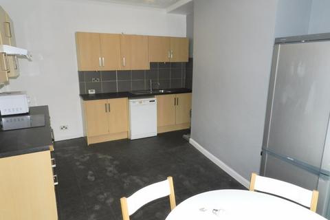 4 bedroom end of terrace house to rent, Talbot Mount, Burley, Leeds