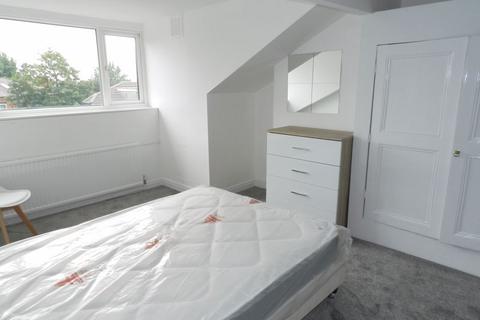 4 bedroom end of terrace house to rent, Talbot Mount, Burley, Leeds