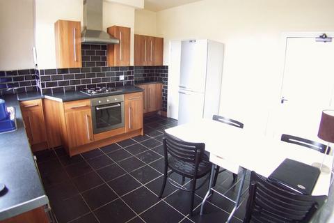 4 bedroom terraced house to rent, Beechwood View, Burley, Leeds