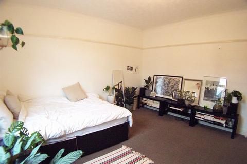 4 bedroom terraced house to rent, Beechwood View, Burley, Leeds