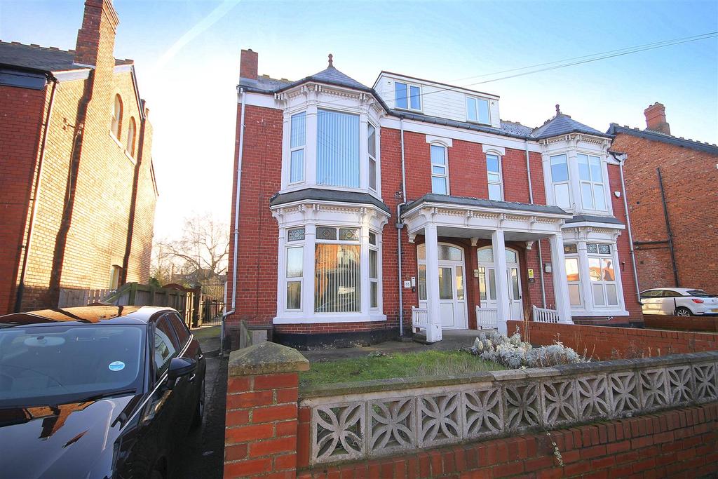 Hutton Avenue, Hartlepool 3 bed apartment £475 pcm (£110 pw)