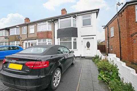 3 bedroom end of terrace house to rent, Sutton Court Road, Uxbridge UB10