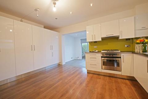 3 bedroom end of terrace house to rent, Sutton Court Road, Uxbridge UB10