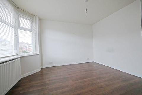 3 bedroom end of terrace house to rent, Sutton Court Road, Uxbridge UB10