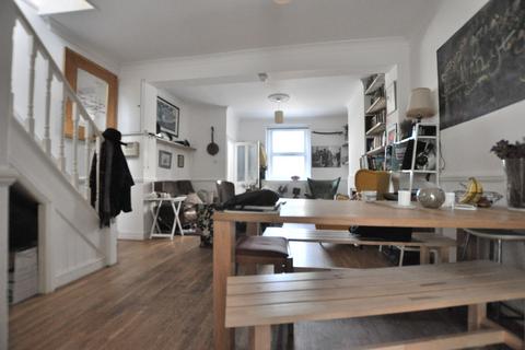4 bedroom detached house to rent, Gascoigne Place, London E2