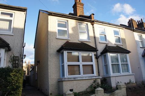 3 bedroom semi-detached house to rent, Redstone Road, Redhill