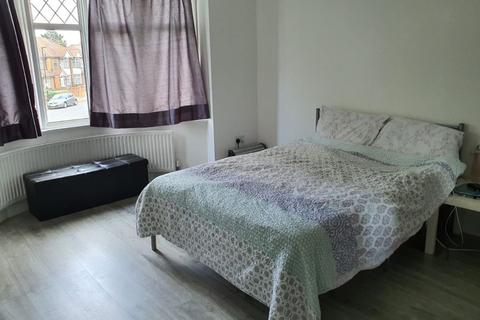 1 bedroom in a house share to rent, Northumberland Avenue - TW7