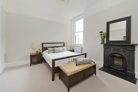 2 bedroom flat to rent, Earls Court Square, London, SW5