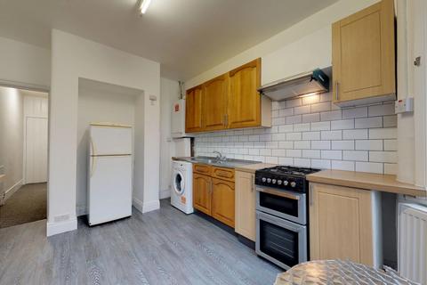 5 bedroom house share to rent, Falkland Road, Finsbury Park