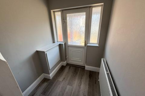 3 bedroom semi-detached house to rent, Ridge Lane, Wednesfield