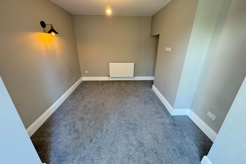 3 bedroom semi-detached house to rent, Ridge Lane, Wednesfield