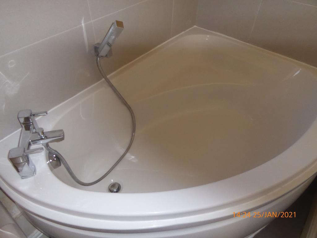 Corner Bath with Shower Wand