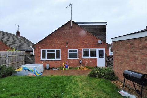 4 bedroom detached bungalow to rent, Ullswater Avenue, Peterborough, Cambridgeshire. PE4 7UA