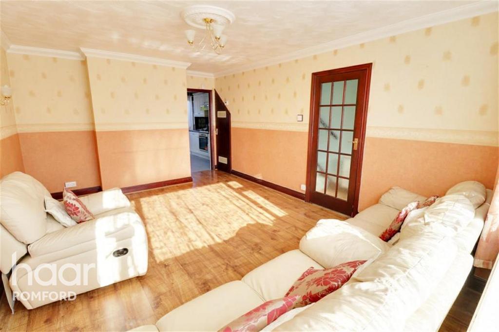 Highfield Road Collier Row RM5 3 bed semidetached house £1,750
