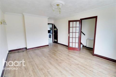 3 bedroom semi-detached house to rent, Highfield Road - Collier Row - RM5