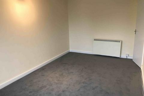 Studio to rent, Worsted Green, Redhill