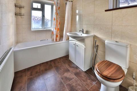 3 bedroom semi-detached house for sale, Spencer Avenue, Hayes, UB4