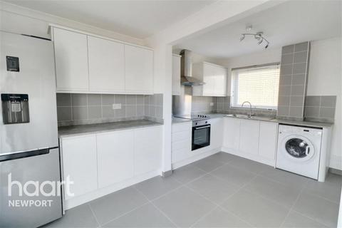 3 bedroom terraced house to rent, Charston, Greenmeadow