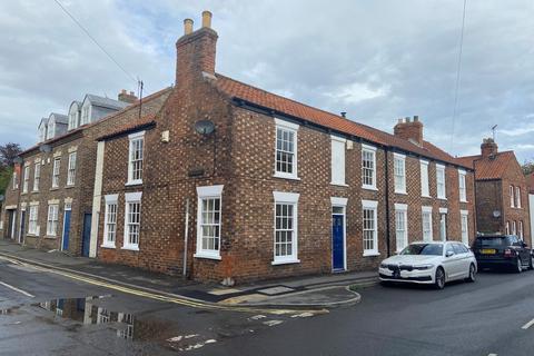 3 bedroom townhouse to rent, Whitecross Street, Barton Upon Humber