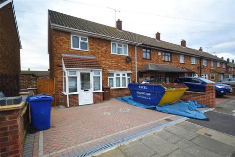 3 bedroom end of terrace house to rent, Longhouse Road, Chadwell St.Mary