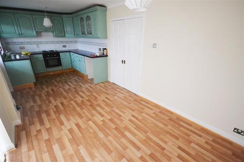 3 bedroom end of terrace house to rent, Longhouse Road, Chadwell St.Mary