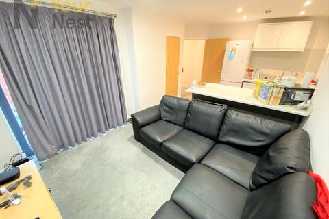 4 bedroom apartment to rent, Apartment 4, Derwentwater Terrace, Headingley, LS6 3JL