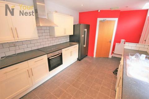 6 bedroom house to rent, Kirkstall Lane, Headingley, LS6 3DP