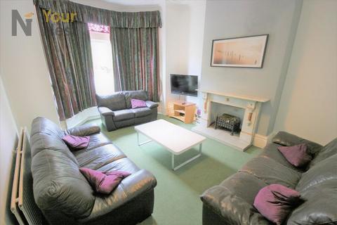 6 bedroom house to rent, Kirkstall Lane, Headingley, LS6 3DP