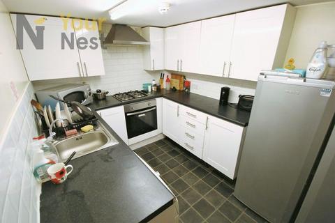 5 bedroom terraced house to rent, Burley Lodge Terrace, Hyde Park, LS6 1QD