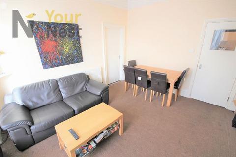 4 bedroom terraced house to rent, Knowle Road, Burley, Leeds, LS4 2JP