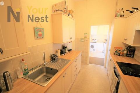 4 bedroom terraced house to rent, Knowle Road, Burley, Leeds, LS4 2JP