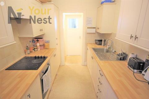 4 bedroom terraced house to rent, Knowle Road, Burley, Leeds, LS4 2JP