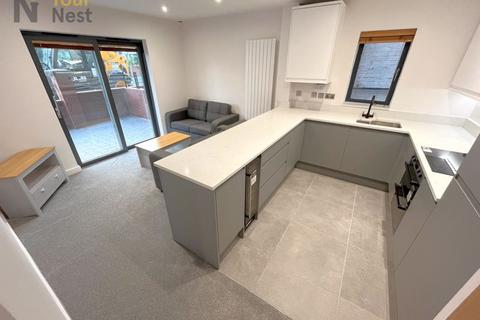 3 bedroom apartment to rent, Apartment 1, Derwentwater Terrace, Headingley, LS6 3JL