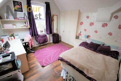 6 bedroom terraced house to rent, Hollybank, Headingley, Leeds, LS6 4DJ