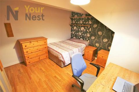6 bedroom terraced house to rent, Thornville Avenue, Hyde Park, LS6 1JS
