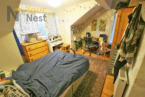 6 bedroom terraced house to rent, Thornville Avenue, Hyde Park, LS6 1JS