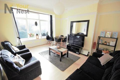 4 bedroom semi-detached house to rent, Ash Road, Headingley, LS6 3EZ