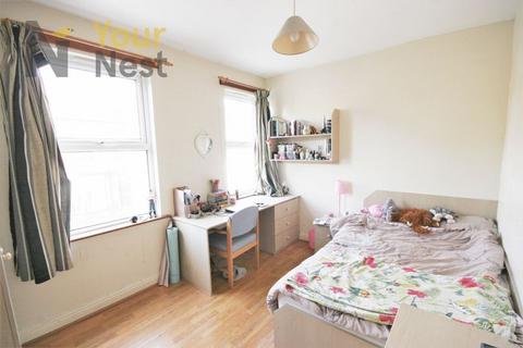 6 bedroom terraced house to rent, Ashville Grove, Hyde Park, LS6 1LY