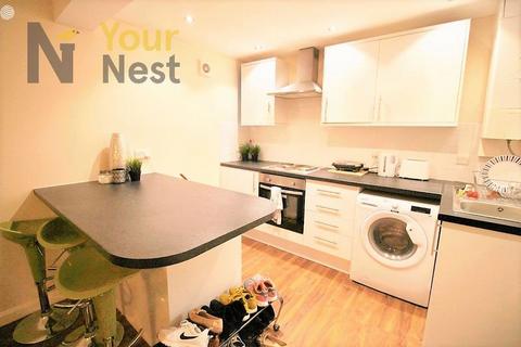 3 bedroom flat to rent, Kensington Terrace, Hyde Park, Leeds, LS6 1BE