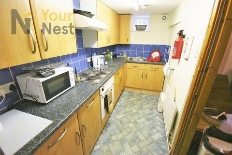 4 bedroom terraced house to rent, Harold Mount, Hyde Park, LS6 1PW