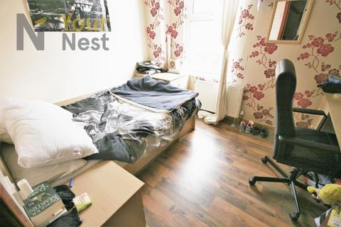 4 bedroom terraced house to rent, John Street, Hyde Park, LS6 1JE