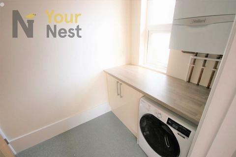 6 bedroom terraced house to rent, Cardigan road, Hyde Park, Leeds, LS6 1LU