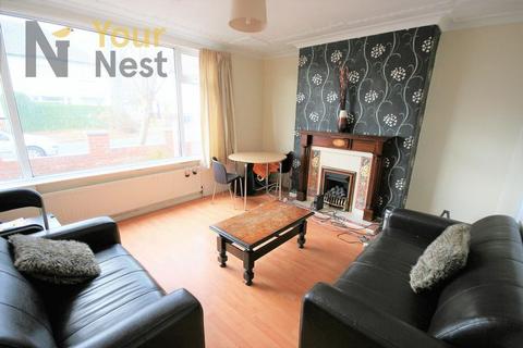 4 bedroom terraced house to rent, Langdale Avenue, Headingley, LS6 3HA