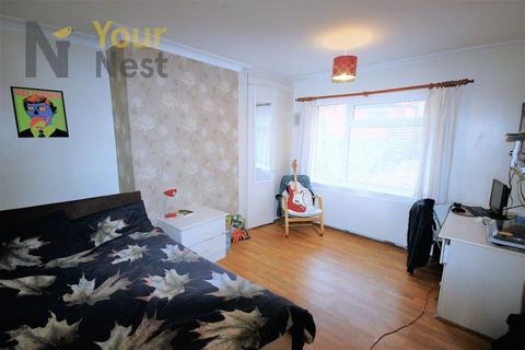 4 bedroom terraced house to rent, Langdale Avenue, Headingley, LS6 3HA