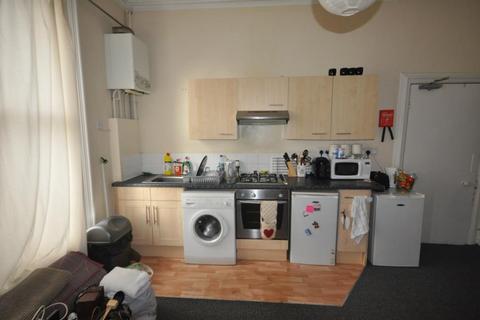 1 bedroom flat to rent, Blenheim Terrace, University, Leeds LS2 9HD