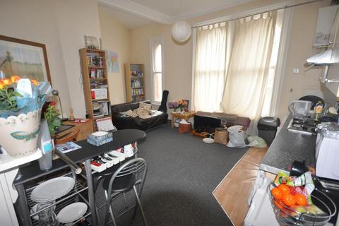 1 bedroom flat to rent, Blenheim Terrace, University, Leeds LS2 9HD