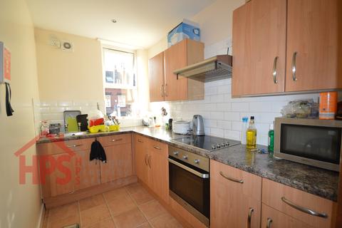 4 bedroom flat to rent - Headingley Avenue, Leeds LS6