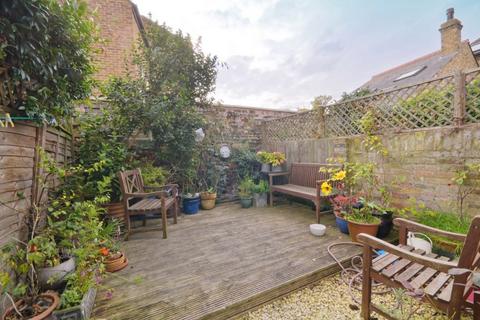 2 bedroom cottage to rent, Malthouse Passage, Barnes, SW13