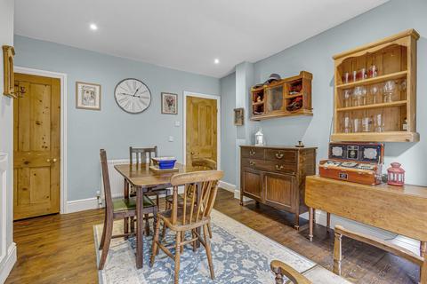 2 bedroom cottage to rent, Malthouse Passage, Barnes, SW13