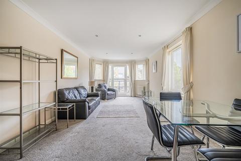 2 bedroom apartment to rent, Aveley House, Iliffe Close, Reading, RG1